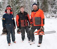 Julhelgen blev en släktträff i skogen för familjen Genitz. Fr v Kjell, Per och Ulf.