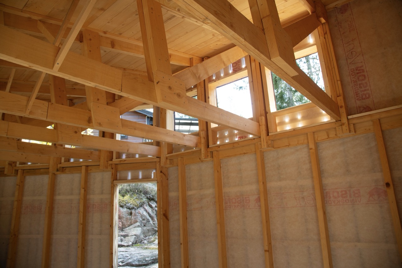 2025 Bodin _6 - stor Magnus Resch hämtar lokalt virke till sin Volkhuber (Folkpallen), en vinkning till Volkswagen.