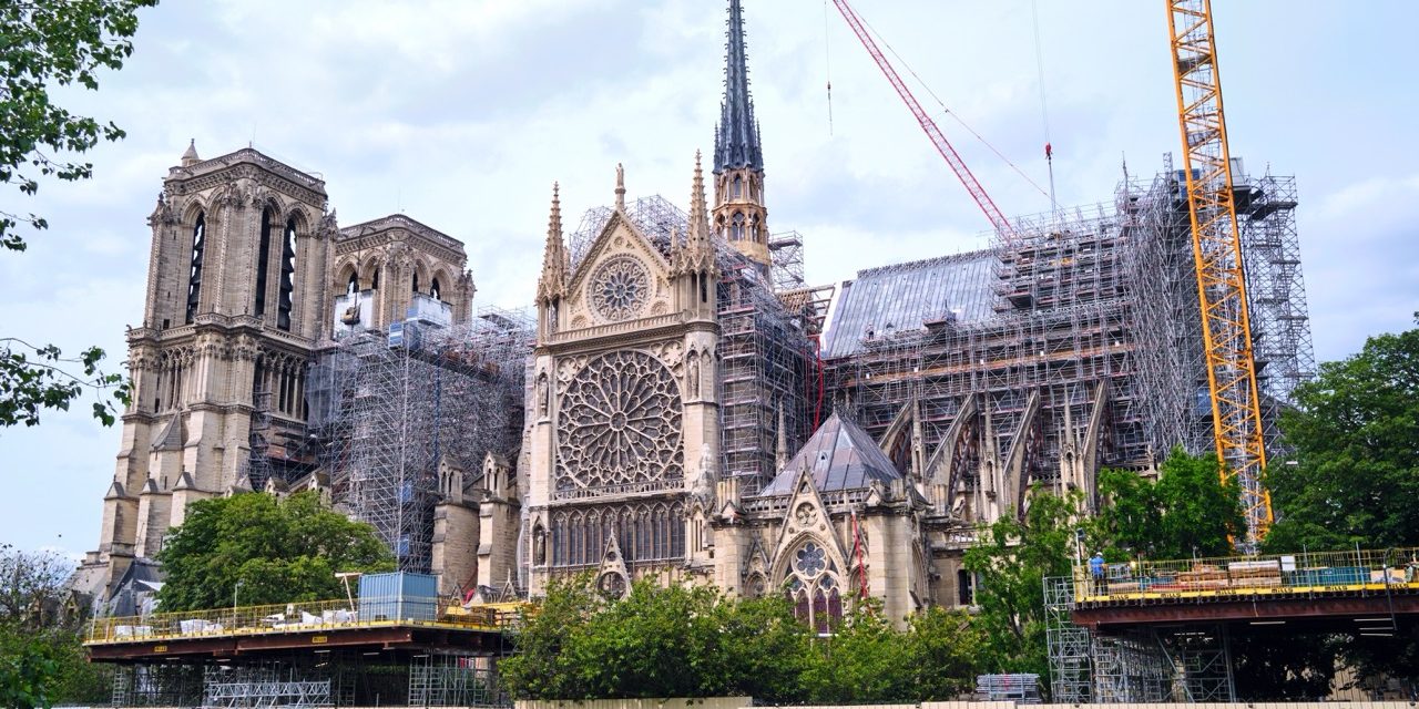 Logosol B1001 valdes ut för återuppbyggnaden av Notre-Dame